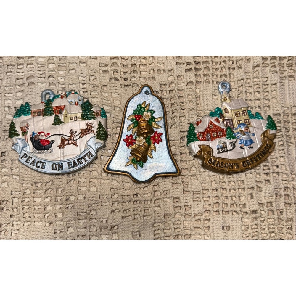Vintage Christmas Ornaments Set‎ 3 Peace On Earth Seasons Greetings Bell 3D